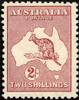 Australia-1935-Kangaroo-Map-2-shilling-maroon-II-C-of-A-P12-Animal