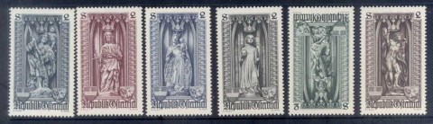 Austria-1969-Statues-in-St-jpg-Stephens-Cathederal-MUH.jpg