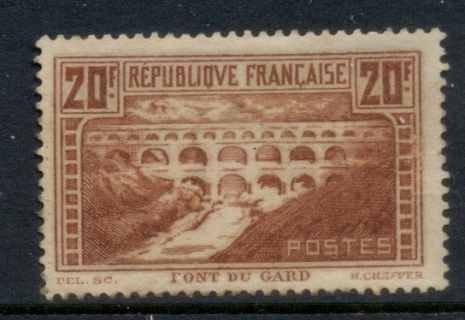 France-1931-Pont-du-Gard-Nimes-20f-Perf-13-Die-III-suntanned-gum-MLH