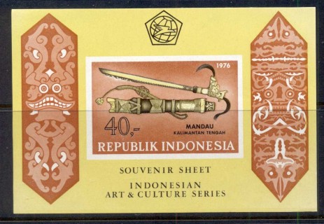 Indonesia-1976-Historic-Daggers-Sheaths-MS-IMPERF-MUH