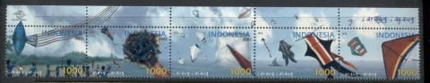 Indonesia-2002-Kites-folded-Muh