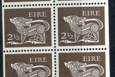 Ireland-1971-75-Dog-Brooch-2-5p-booklet-pane-MUH