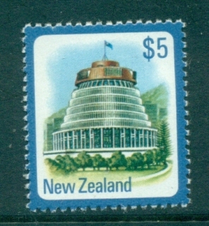 New-Zealand-1982-5-Parliament-Building-MLH-lot71816