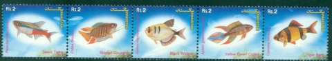Pakistan-2004-Aquarium-Fish-strip-MUH_2