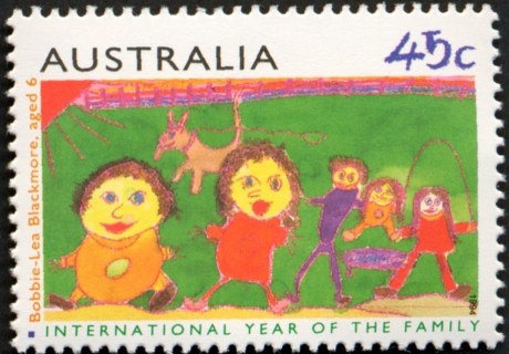 Australia-1994-International-Year-of-the-Family-Childrens-Paintings-45-cent-Multi-P14-50-Family-in-field-artist-Bobbie-Lea-Blackmore-SG1450