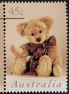 Australia-1997-Dolls-and-Teddy-Bears-45-cent-Multi-P14-5-x-14-Teddy-bear-sitting-Helen-Williams-Bentley-SG1697