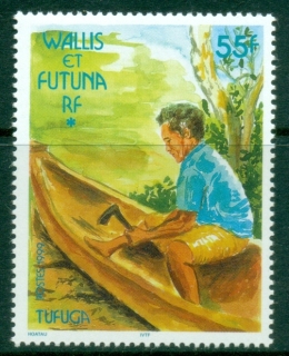 Wallis-Futuna-1999-Man-making-Canoe-MUH